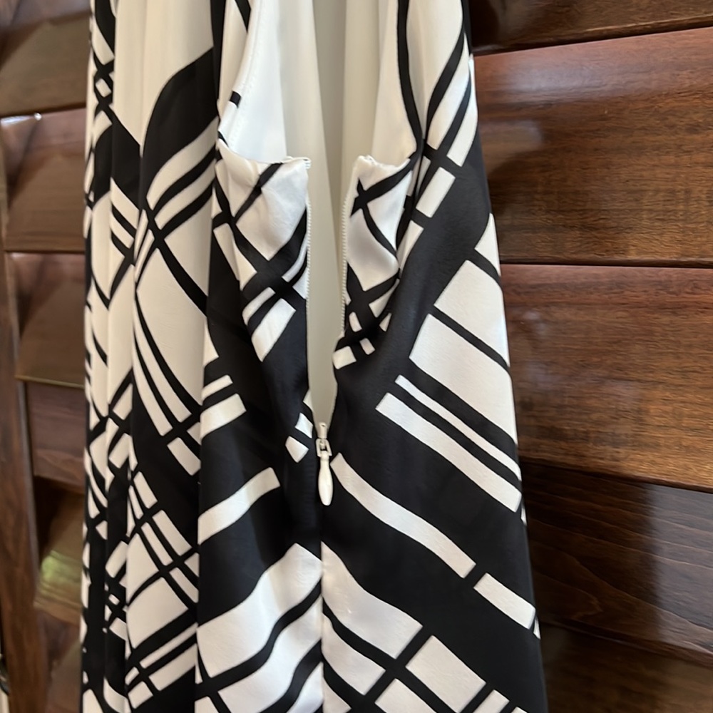 WHBM-Graphic Shell Top - Picture 4 of 6